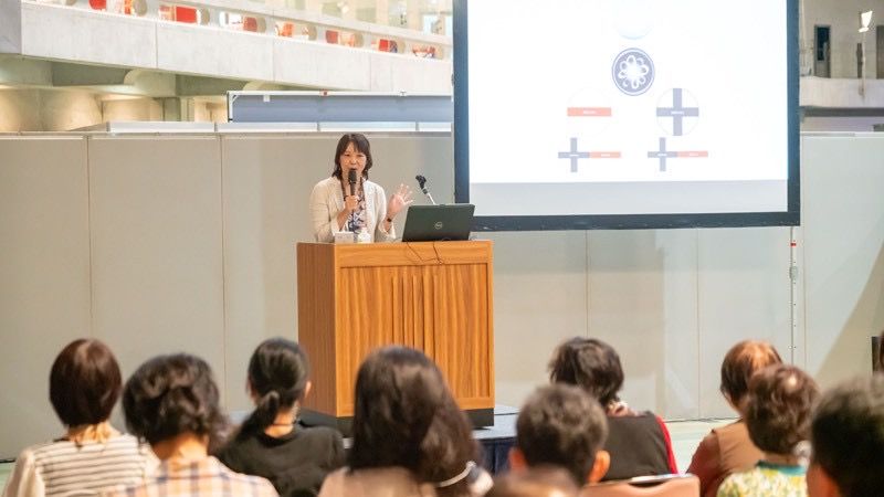 国立京都国際会館での登壇スクリーン